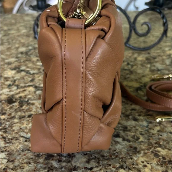 Luxurious Brown Leather Satchel - Picture 5 of 11